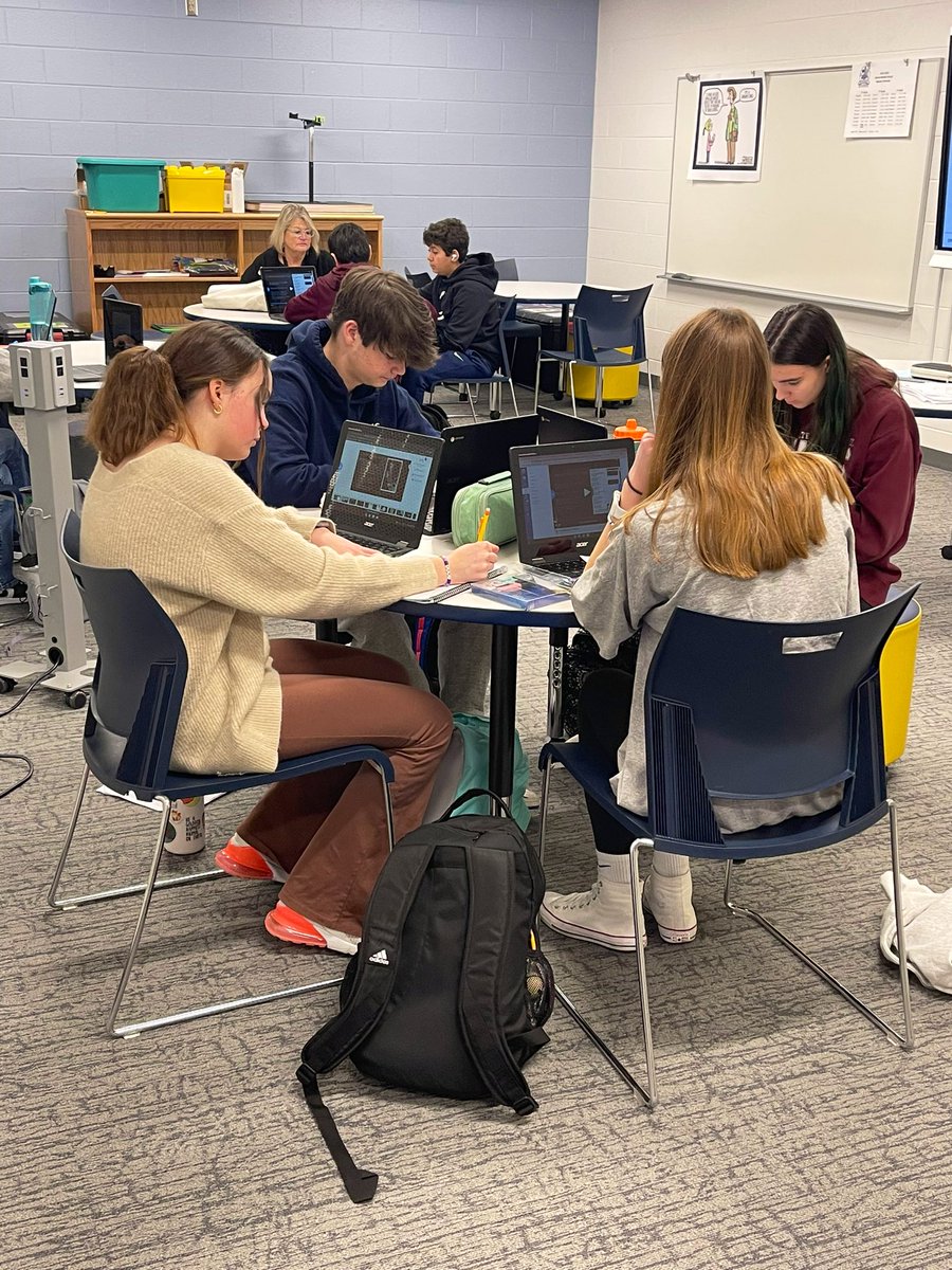 OMS8thTchr's tweet photo. @OMSKnights 8th grade ELA engaged in blended learning w/ Human Spirit Unit content & White Rose Essay research. π― team effort. #bvela #dialedin #blendedlearning #researchers https://t.co/e7TnCFMu8Q