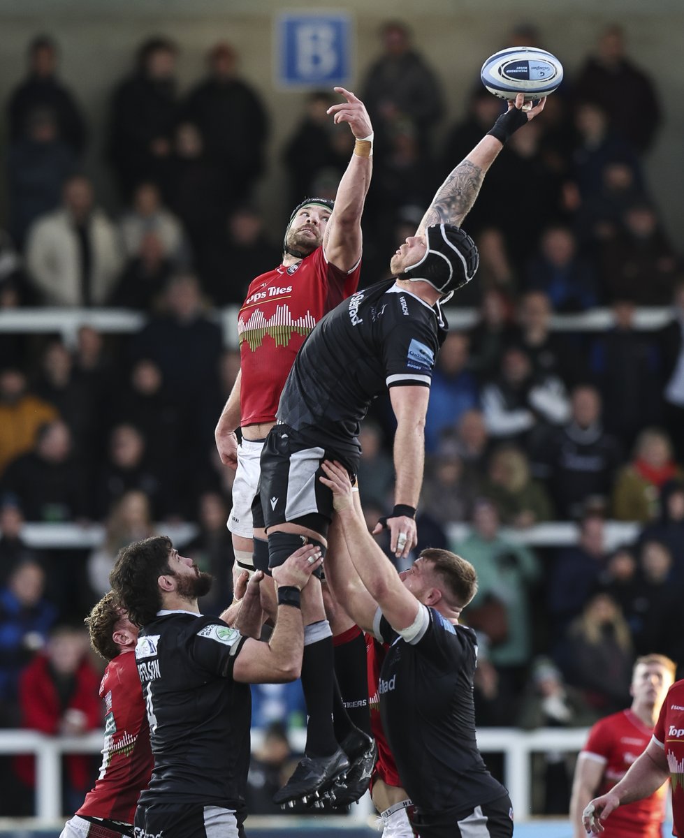 theRPA's tweet photo. The first nominee for the second @VodafoneUKBiz
 #GainLine Award of the Season is @sebdechaves of @FalconsRugby 

De Shaves is studying for his 3rd degree, and has set up his own business. He is also supporting younger players within the squad, through workshops and weekly emails https://t.co/HhtyJfFT22