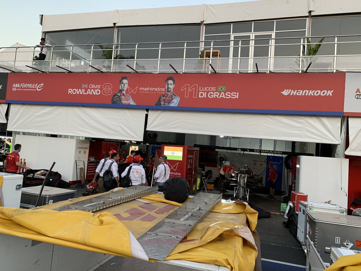afshan_dx's tweet photo. Had a wonderful time being an intervention runner marshal at the Formula E prix in Hyderabad. Both the race and the qualifying sessions were very close for the drivers and the race is being termed as the best one of this season #HyderabadEPrix #FormulaE #mahindraracingcomeshome https://t.co/XzHBRKyucL