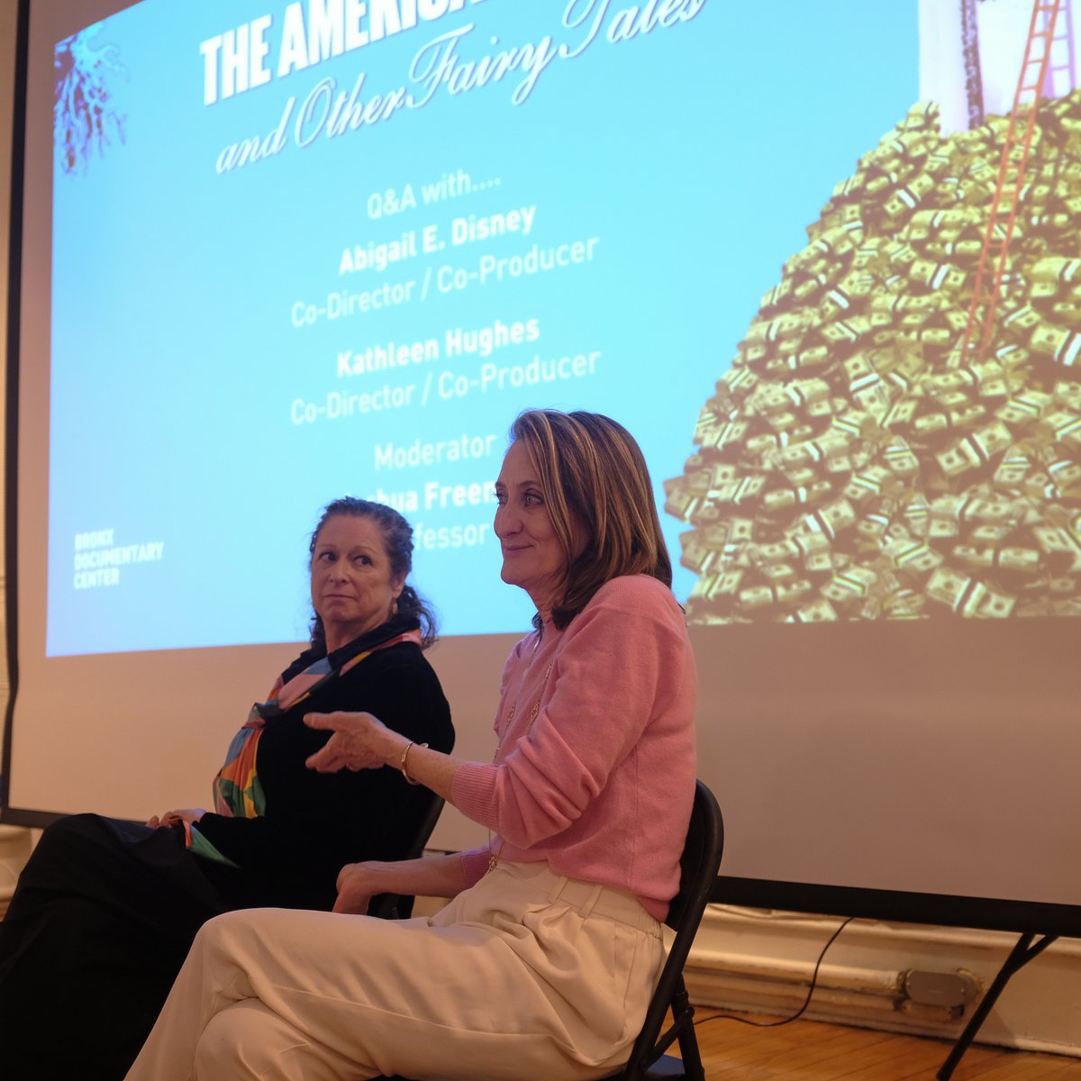 amerdreamdoc's tweet photo. 🙏Thanks Bronx Documentary Center and moderator Joshua Freeman for last night's great #AmericanDreamDoc screening!

It was a packed house + the audience had terrific questions. 📸 @IntheTraffic

Host a screening of THE AMERICAN DREAM AND OTHER FAIRY TALES: https://t.co/0llO1L3JPH https://t.co/WMO6ZcZ6Um