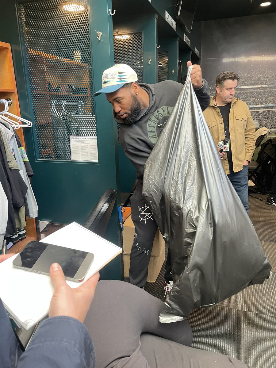 Josh Tolentino on Twitter "Haason Reddick cleaning out his locker