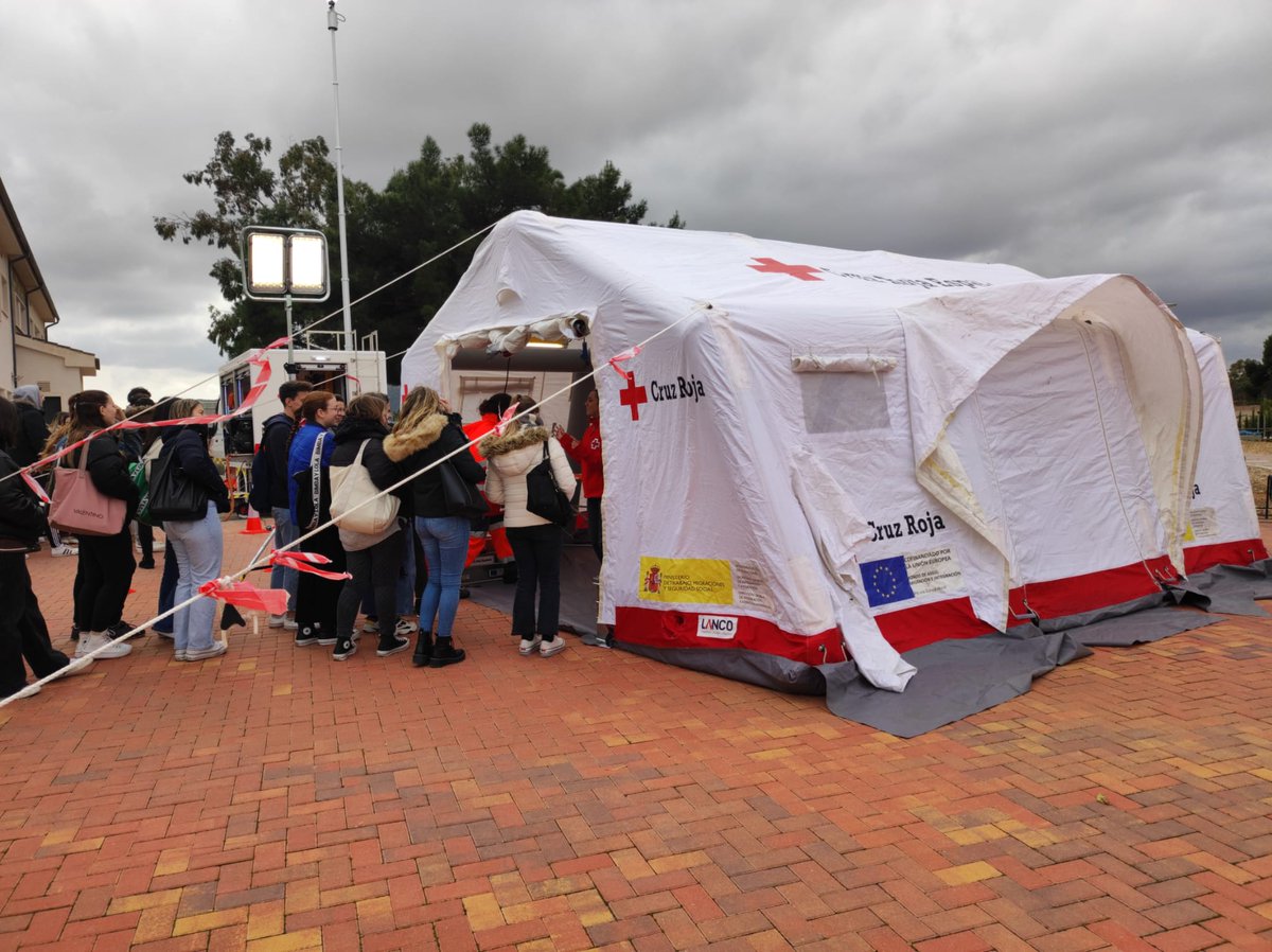 UCAM_Cartagena's tweet photo. 📸 @CruzRojaMurcia ha estado hoy con nuestros estudiantes de @UCAM_Medicina y @UCAM_Enfermeria para que conozcan la labor que realizan. Experiencias que refuerzan los contenidos adquiridos en las aulas y en las prácticas. https://t.co/vVxriOEitm