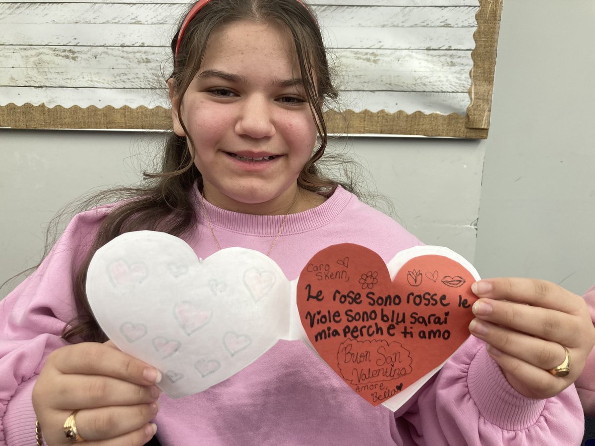 ludovic33426400's tweet image. Writing poems in Italian with my Italian  7th grade ❤️🇮🇹🥰 Buon San Valentino a tutti 🌷🇮🇹👏🏻 #italianclass  #Genesis #7grade #clippers  @XaverianHS