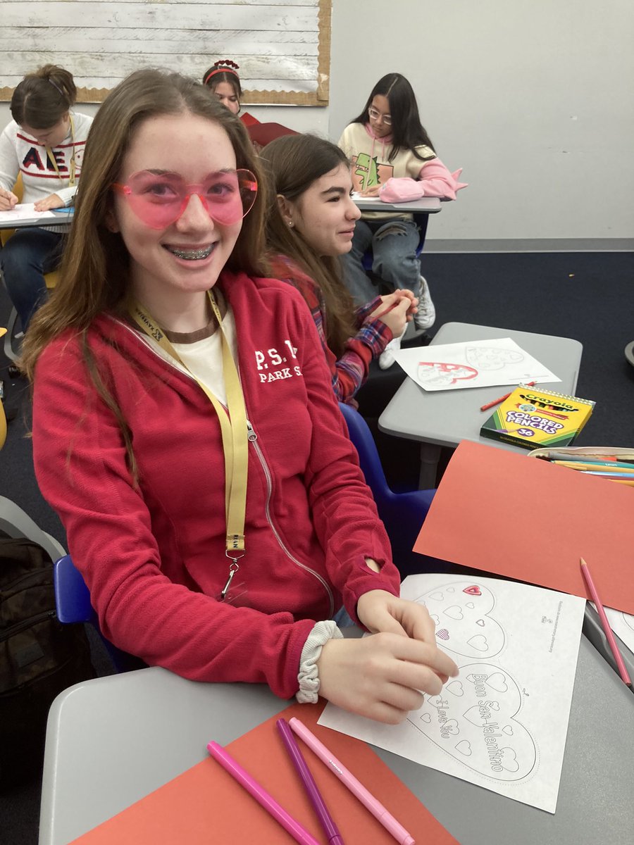 ludovic33426400's tweet image. Writing poems in Italian with my Italian  7th grade ❤️🇮🇹🥰 Buon San Valentino a tutti 🌷🇮🇹👏🏻 #italianclass  #Genesis #7grade #clippers  @XaverianHS