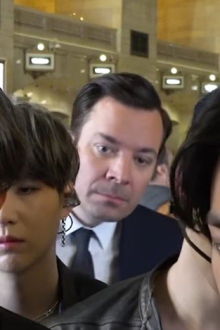 SumSumSeVeN's tweet photo. ARMYs discussing             Rest of 
about attending                the ARMYs 
Agust D concerts                  whose
                                        country is not
                                         in the list https://t.co/FNuJ2a36ID