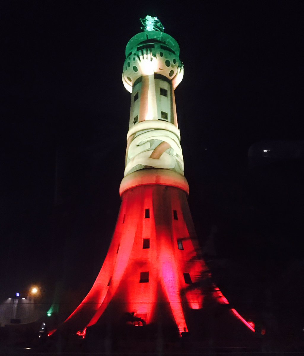 Medecin_Mali's tweet photo. La Tour de L'Afrique ( l'obélisque de Washington fut inspirée d'elle mais les mains et la jarre en moins)
Faladje, Bamako, Mali
📸: Inconnue https://t.co/shuHXpzN8U