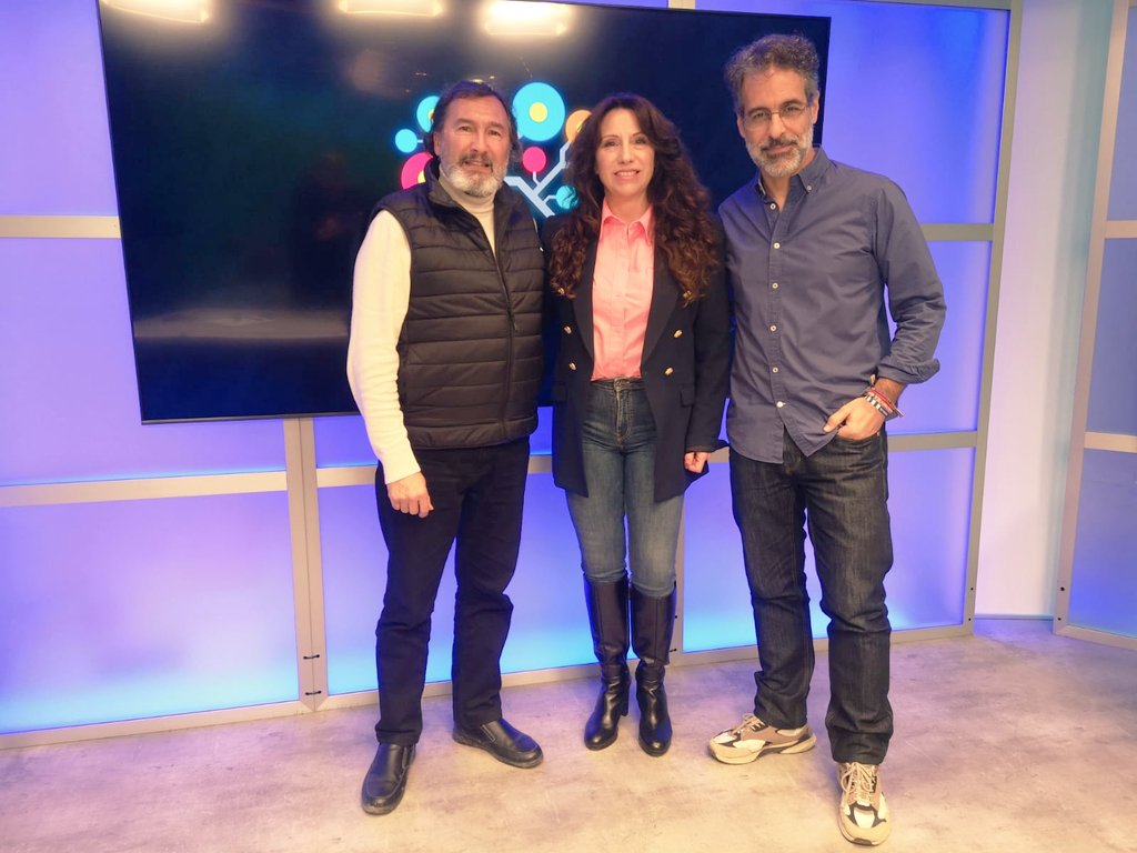 RocioRuizDom's tweet photo. Si te interesa saber más sobre la ciberviolencia: qué es, cómo prevenirla  y actuar ante ella y otros peligros de las redes, no te pierdas hoy a las 10 en @Huelvatv el programa "Con más mente" con el psicólogo Javier Torres. Gracias por la invitación. Os espero. https://t.co/8fbrVfCSSz