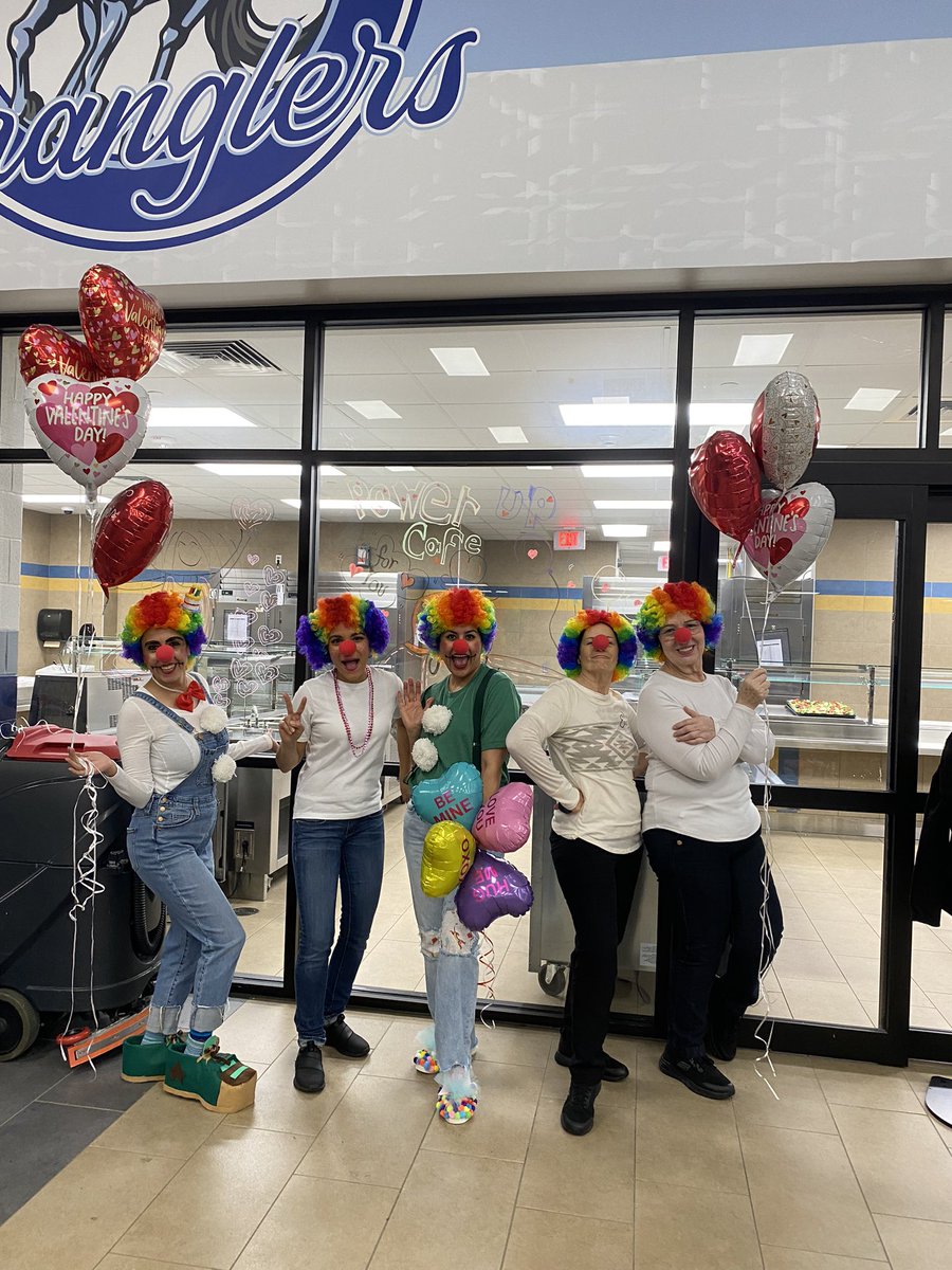mug1181's tweet photo. Happy 💌 valentines 💝 day !!!@CFISDWilson @PowerUpCafe #wilsoncafe #ladieslunch #clownladies #teamwork lots of fun today .. https://t.co/rd2lqRz2WD