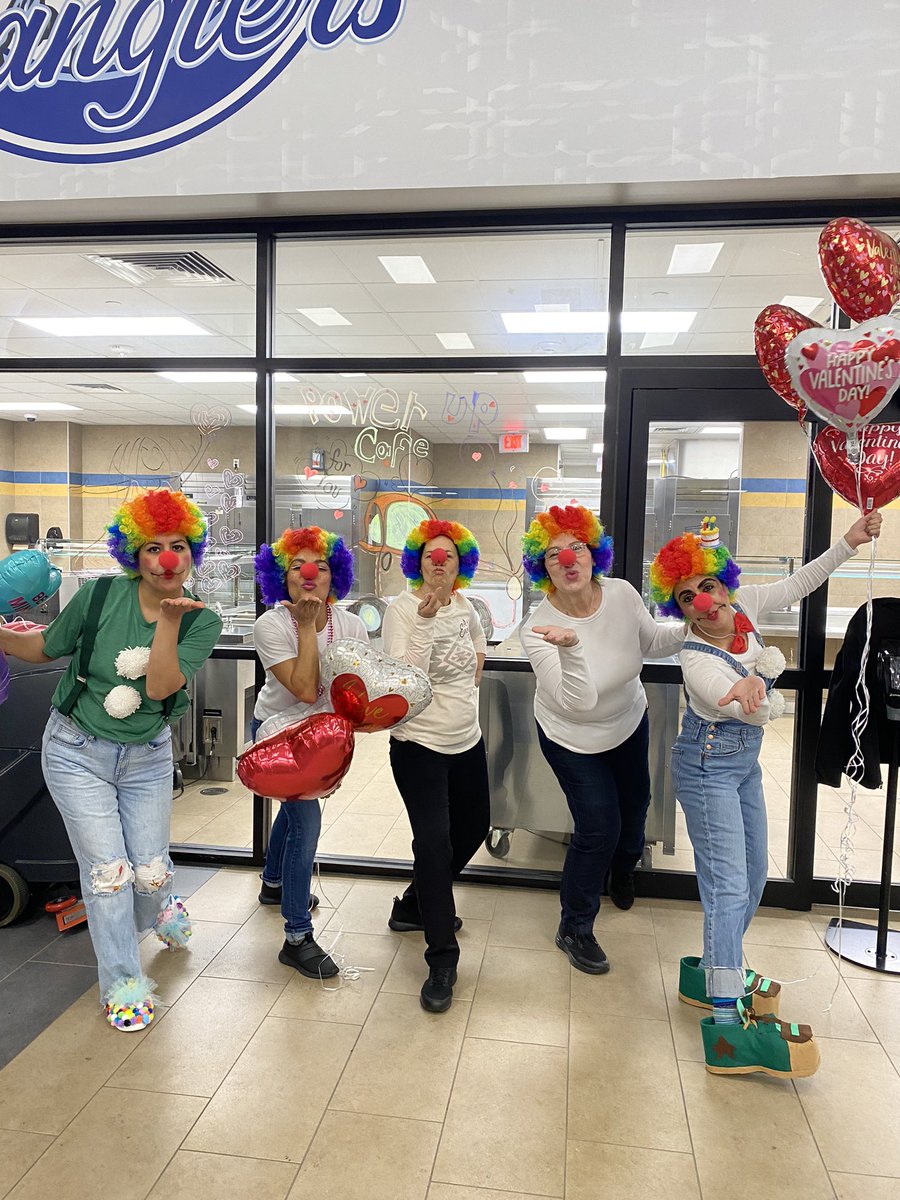mug1181's tweet photo. Happy 💌 valentines 💝 day !!!@CFISDWilson @PowerUpCafe #wilsoncafe #ladieslunch #clownladies #teamwork lots of fun today .. https://t.co/rd2lqRz2WD