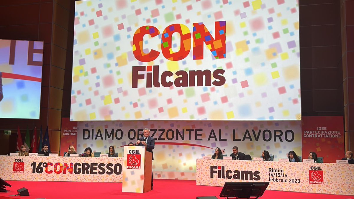 FisascatCisl75's tweet photo. #CongressoFilcams Il saluto del segretario generale della #FisascatCisl @davide_guarini Lavorare insieme, con le nostre diversità, per dare risposte concrete ai lavoratori. Rilanciare la #contrattazione nei nostri settori, dove oltre 5 mln di addetti attendono i rinnovi https://t.co/mqKm70VEic