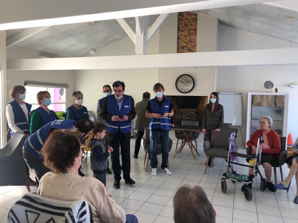 HeureCivique's tweet photo. Retour sur les deux opérations menées par 20 volontaires ce week-end à #Saintxandre dans le département de @departement17 😊 https://t.co/sWRR1TUCC2