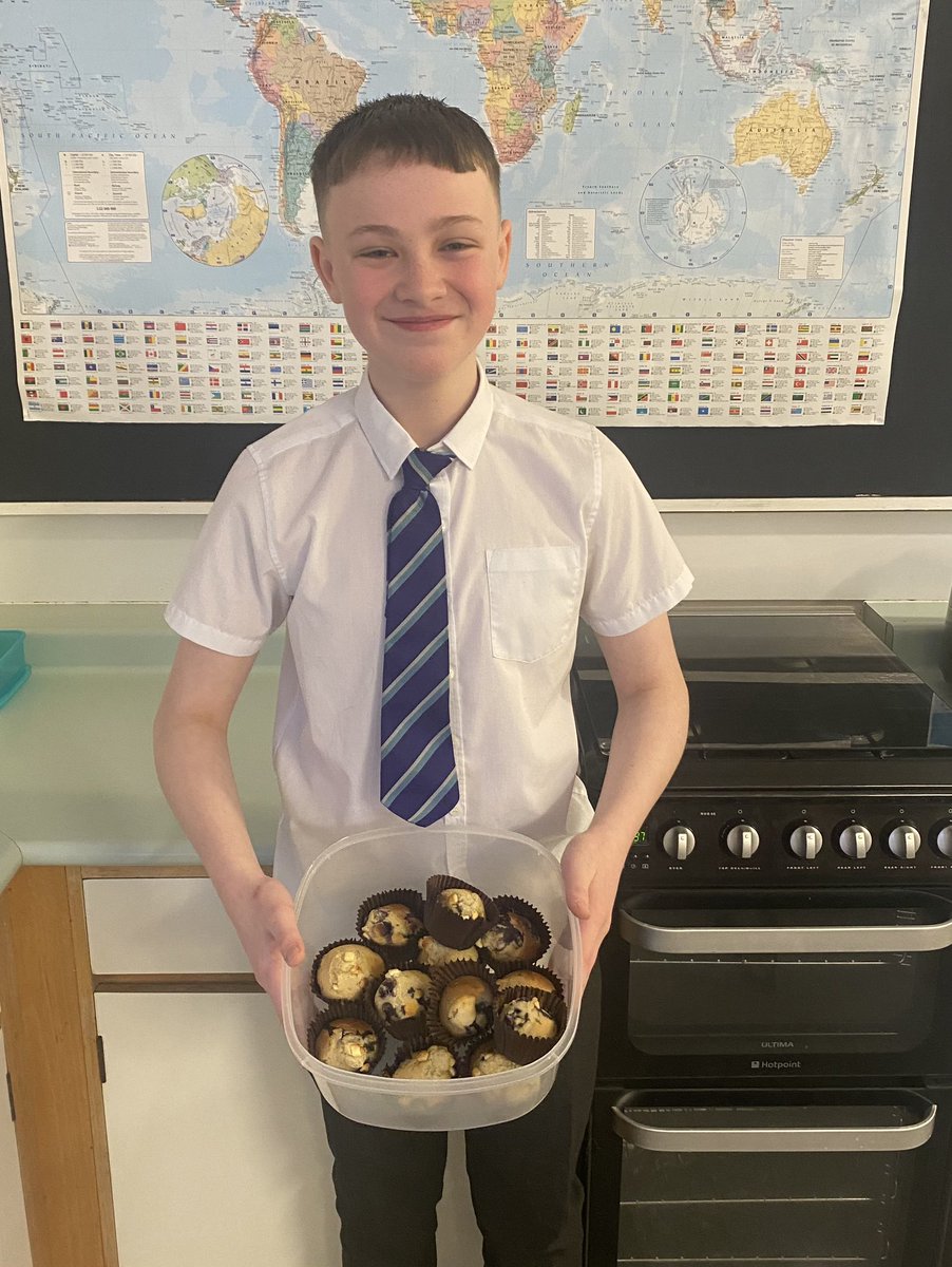 blackwood_dt's tweet photo. Y8 weighed and measured really accurately in order to produce some beautiful blueberry and white chocolate muffins. Great work🤩 #CfW #LearnWithBlackwood #numeracyinaction @Blackwood_Comp https://t.co/jqUPxgEhdb