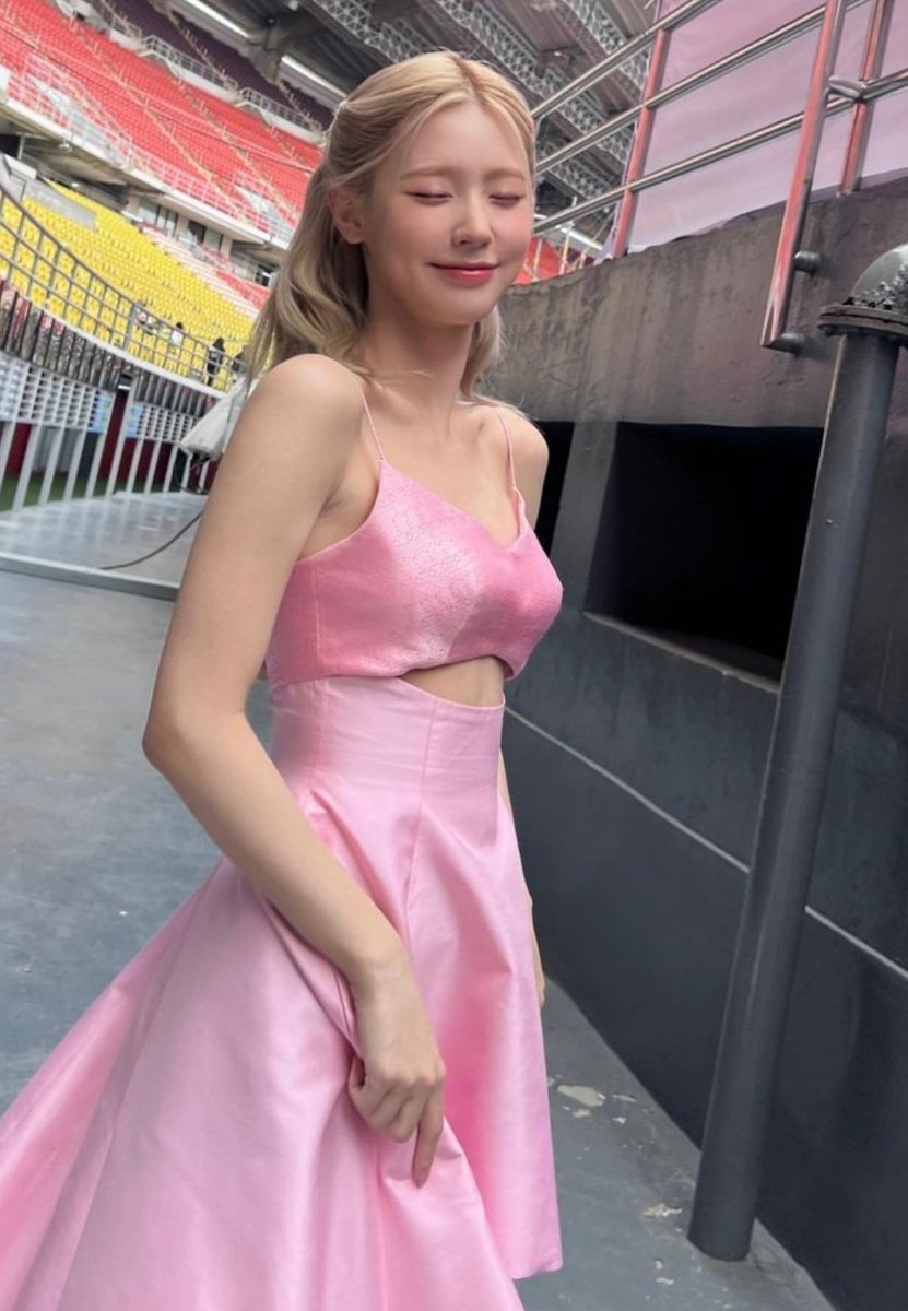 burningitRed's tweet image. ㅤㅤ ㅤㅤ
 ⠀  ׂ   @𝙗𝙪𝙧𝙣𝙞𝙣𝙜𝙞𝙩𝙍𝙚𝙙 𝘶𝘱𝘥𝘢𝘵𝘦  ˳  ׂ ۪    ˒ 
                  ╴ 14.02.23 ♡⠀      

San Valentín me trajo hoy. espero que todos estén teniendo un grandioso día.