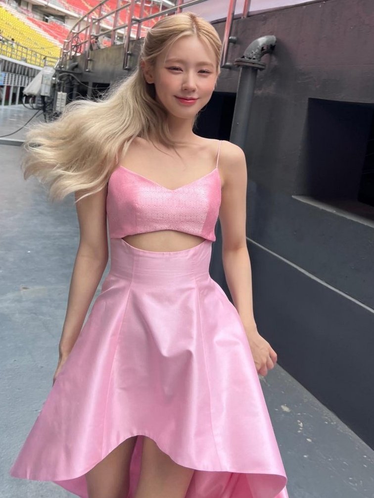 burningitRed's tweet image. ㅤㅤ ㅤㅤ
 ⠀  ׂ   @𝙗𝙪𝙧𝙣𝙞𝙣𝙜𝙞𝙩𝙍𝙚𝙙 𝘶𝘱𝘥𝘢𝘵𝘦  ˳  ׂ ۪    ˒ 
                  ╴ 14.02.23 ♡⠀      

San Valentín me trajo hoy. espero que todos estén teniendo un grandioso día.