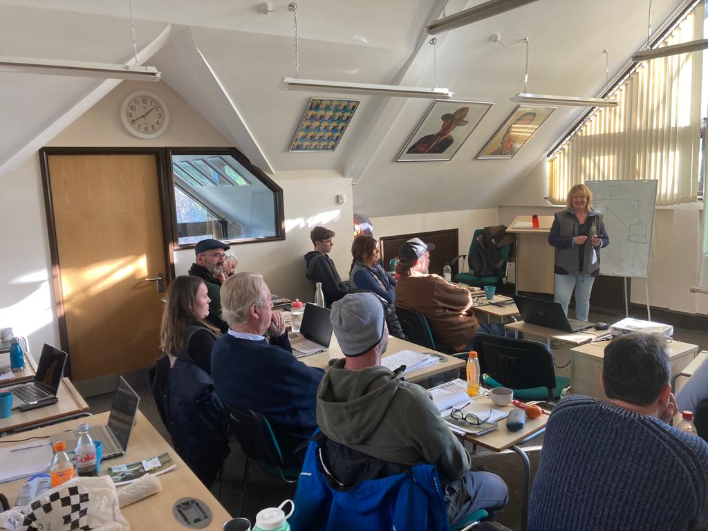 Lovely to meet new vineyard owners and prospective vineyard owners starting out on their exciting journey <a href="/plumptonwine/">PlumptonWine</a> today - and share the unique and very clever Vinescapes VineMAP site assessment tool.  
ow.ly/r4hY50MRZj7
#englishvineyard   #viticulture