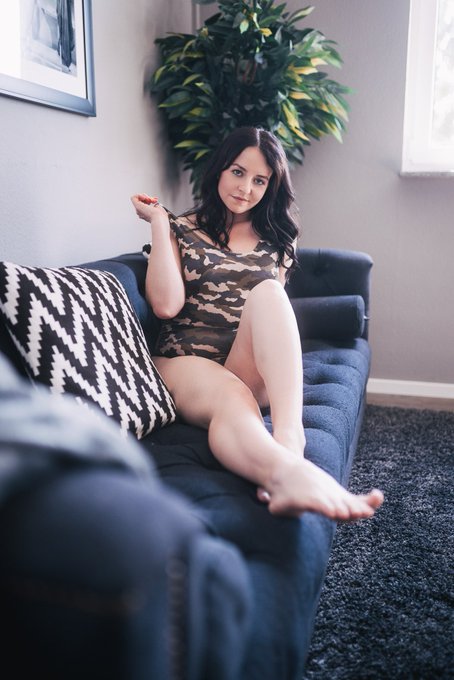 Auf meinem Onlyfans und Bestfans gibt es heute Valentinstags-Rabatt! 😱❤️ Hier: https://t.co/QTUifUXiRF<a href="/tag/24hnbr2022"class="tags"><span>#24hnbr2022</span></a>