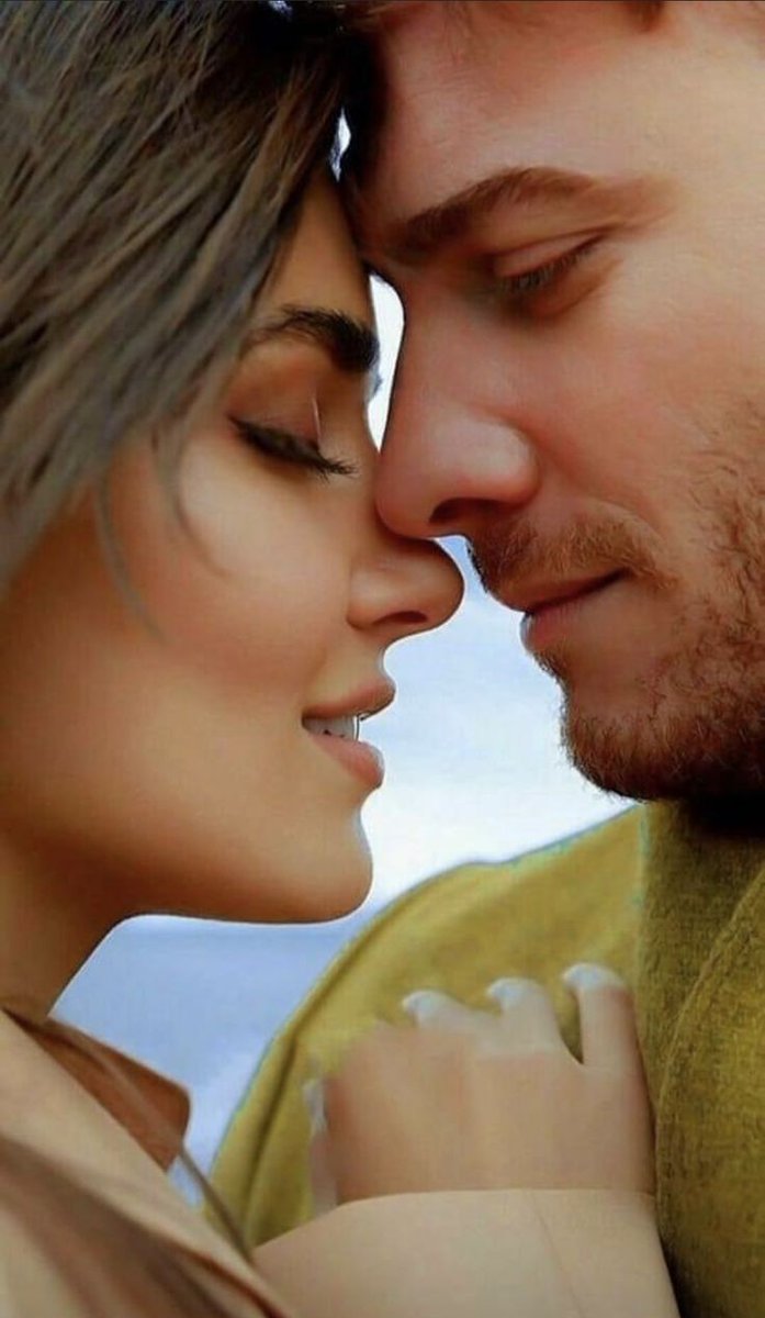 "- أتُدرك معنى أن يتباهى أحدهم بك؟ 
- يعني أن يقضي أيامه بينما أنت تشع بعينيه، وأن يواجه العالم أجمع وكأنك كل إنتصاراته." ❤😍