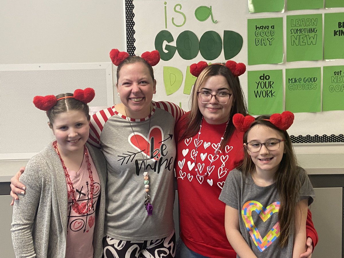 Matching heart headbands call for a picture <a href="/IRIC_WC/">IRIC</a> <a href="/MissHippe/">Shelby Hippe</a> <a href="/WCPS72/">Wolf Creek Schools</a> #HappyFriendshipDay #HappyValentinesDay
