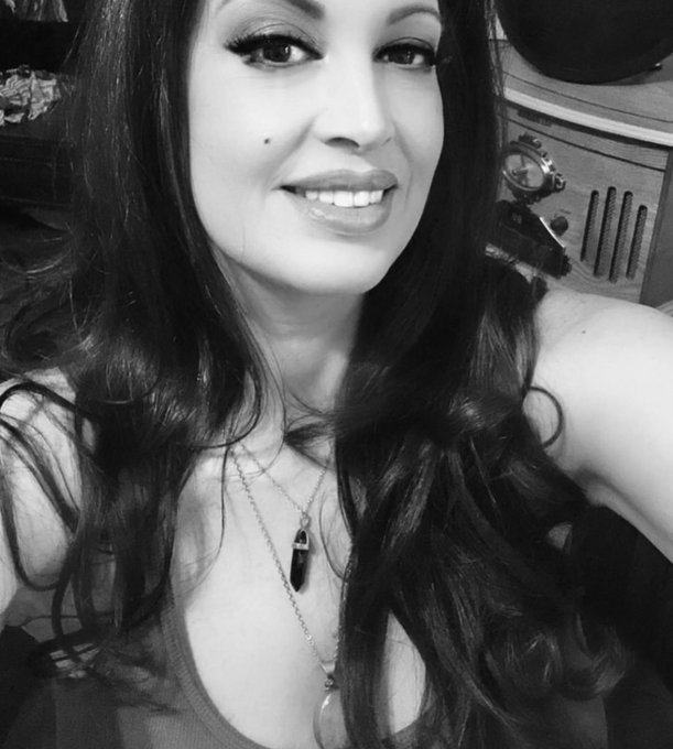 Whatever your personal  situation is, I hope that your day (&amp; everyday) is filled with LOVE ❤️   Happy<a href="/tag/valentinesday"class="tags"><span>#valentinesday</span></a><a href="/tag/nikkinova"class="tags"><span>#nikkinova</span></a>