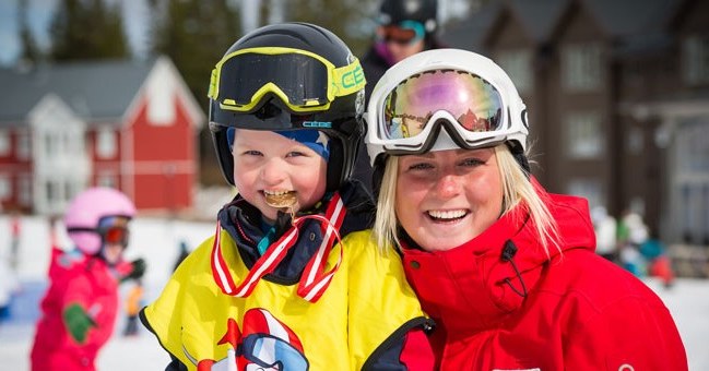 SkiliftBrunni's tweet photo. KINDERSKIRENNEN Ihr Sprössling hat gute Fortschritte erzielt diesen Winter? Dann gibt es jetzt die Gelegenheit, um sich einmal wie die Grossen im Wettbewerb zu messen und um eine echte Medaille zu fahren. https://t.co/GabGISN4T8 #kinderskirennen #brunni #alpthal #brunnialpthal https://t.co/rbGMZSXtJt