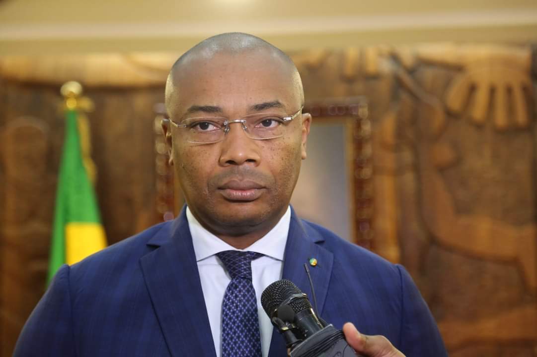 PrimatureGA's tweet photo. Le Premier Ministre @BilieByNze a reçu ce 14-02-23 le représentant de l'@OMS_Afrique Dr.  @magaranb introduit par le Ministre de la #Sante @DrObiang.

Au menu des échanges la mise en place d'un #dispositif suite à la déclaration de #MarburgVirus en Guinée #Equatoriale.
#Proximité https://t.co/yAjVxS2i2J