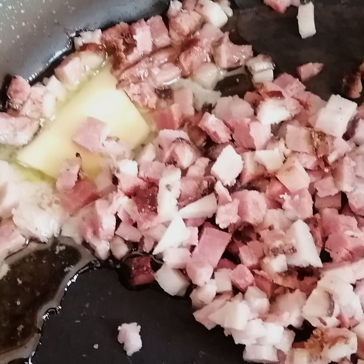 MikeKocht's tweet photo. Das #Twooking ist wieder einmal "aufgelaufen"
#Nudeln #Lauch #Speck
#Sauerrahm (#Schmand) und Ei für die Bindung. #Käse muss sowieso ;-)
https://t.co/9dLS3N0qsw https://t.co/K0P1KfcXX9