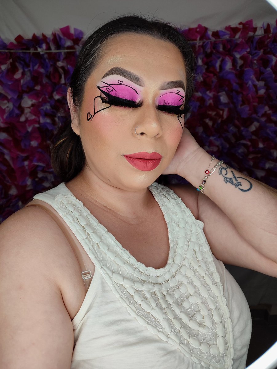 yanethmake's tweet photo. Makeup para ir al 5 letras #14DeFebrero #makeup #makeupartist #yanethmakeup92 #5letras #DiaDelAmorYLaAmistad https://t.co/WiX3oJRikM