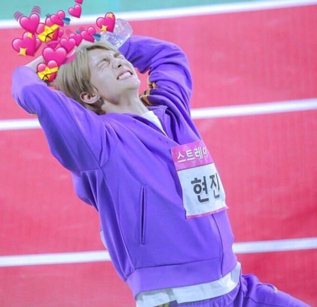 stitchaloid's tweet photo. Happy Valentine’s Day!! 
I may or not have slept in today cus my bed is just sooo nice! 

But now I gotta get my ass up and prepare for stream later! who gonna join me?

#ValentinesDay #ValentinesDay2023 #streamer #Twitchsteamer #valentinesdaystream #kpop https://t.co/RPhvpgFy8U
