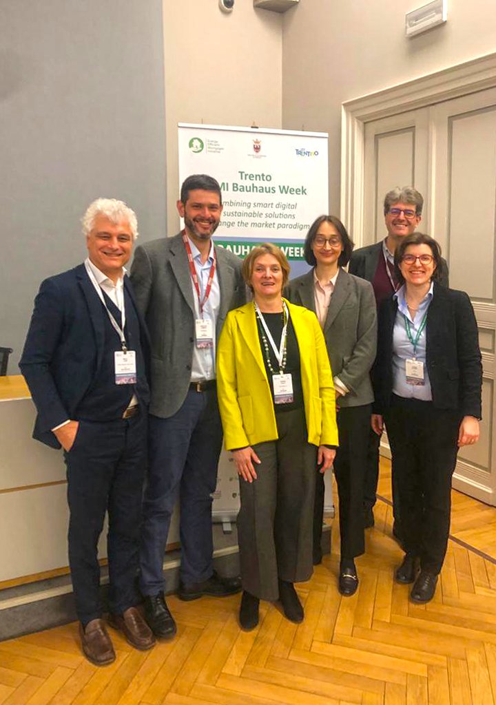 GBCItalia's tweet image. Una rappresentanza del @GBCItalia è oggi al fianco di di @cgamboat, CEO del @WorldGBC, alla EEMI Trento Bauhaus Week. 

Abbiamo parlato di: #mutui "verdi" e #finanza "green" 🌿quali strumenti necessari a supporto della #riqualificazione #energetica in #edilizia

@EEMActionPlan