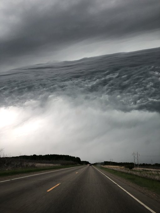 Theresa Lucas was driving in north-central Minnesota toward Bemidji on June 18, 2022 and catpured this impressive cloud formation that looks like an ocean in the sky 

[source, read more: buff.ly/3TqHsbO]