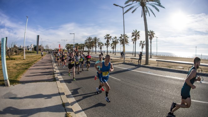 thisis_bcn_ES's tweet photo. 🏃💨 ¿Descubrir la ciudad haciendo deporte? ¡Sí, por supuesto! 🤩 El eDreams @mitjabarcelona llega finalmente el domingo para poner a prueba todos los meses que has estado entrenando! ¿Preparado? 🏁 #TimeToBeTheFirst #eDreamsMitjaBCN
https://t.co/D4SHCdZg9W https://t.co/5jAXep2sdi