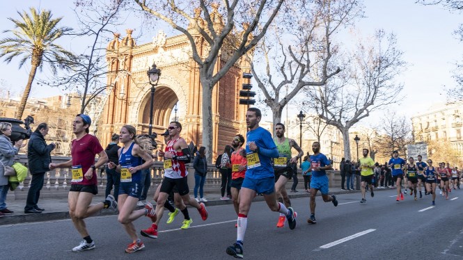 thisis_bcn_ES's tweet photo. 🏃💨 ¿Descubrir la ciudad haciendo deporte? ¡Sí, por supuesto! 🤩 El eDreams @mitjabarcelona llega finalmente el domingo para poner a prueba todos los meses que has estado entrenando! ¿Preparado? 🏁 #TimeToBeTheFirst #eDreamsMitjaBCN
https://t.co/D4SHCdZg9W https://t.co/5jAXep2sdi