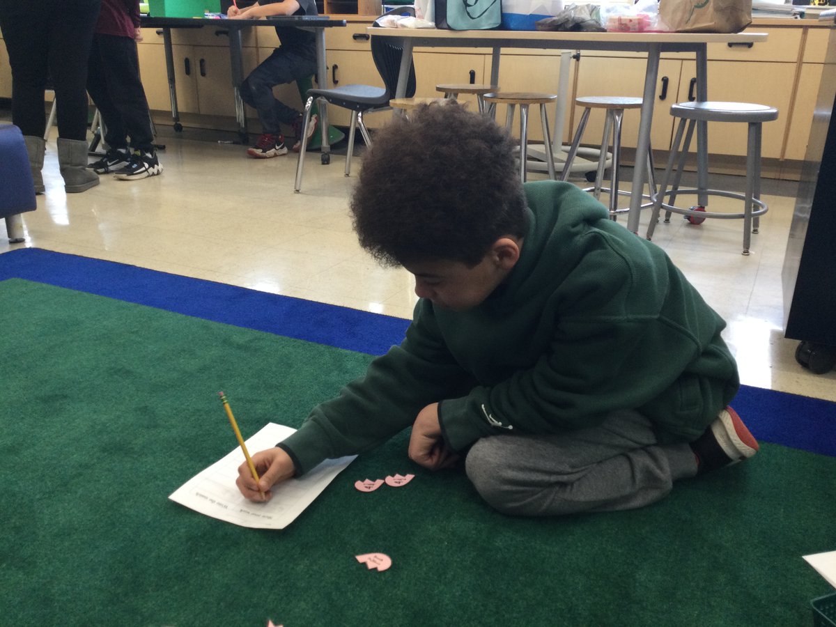 cacioppoleaders's tweet photo. This is a student working on matching mixed numbers with improper fractions. He is working hard to get it correct.
#kipway #109way @kelliecacioppo https://t.co/pTu30hUlmN