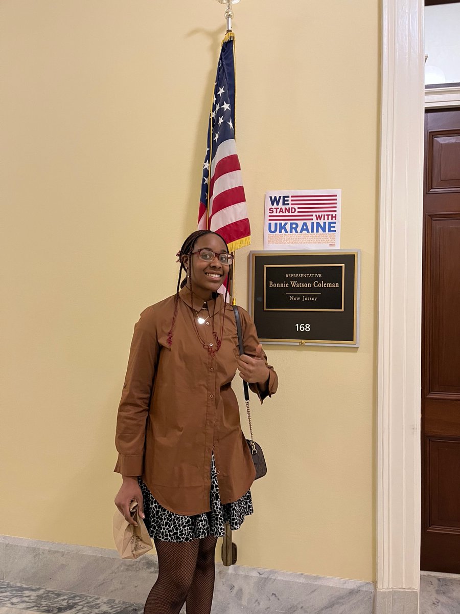 MadeiraCoCurric's tweet photo. Mod 5 @MadeiraGrade11 in a race to find their Capitol Hill Offices - who will win? #MadeiraCoCurriculum https://t.co/pswQ9i78nB