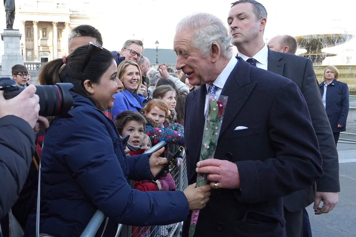 RoyalFamily's tweet photo. Following a series of devastating earthquakes in the region, The King has met members of the Syrian and Turkish diaspora communities in London to show his support to those affected during this difficult time.

Over 13 million people have been impacted across Turkey and Syria. https://t.co/9elOpxYR3h