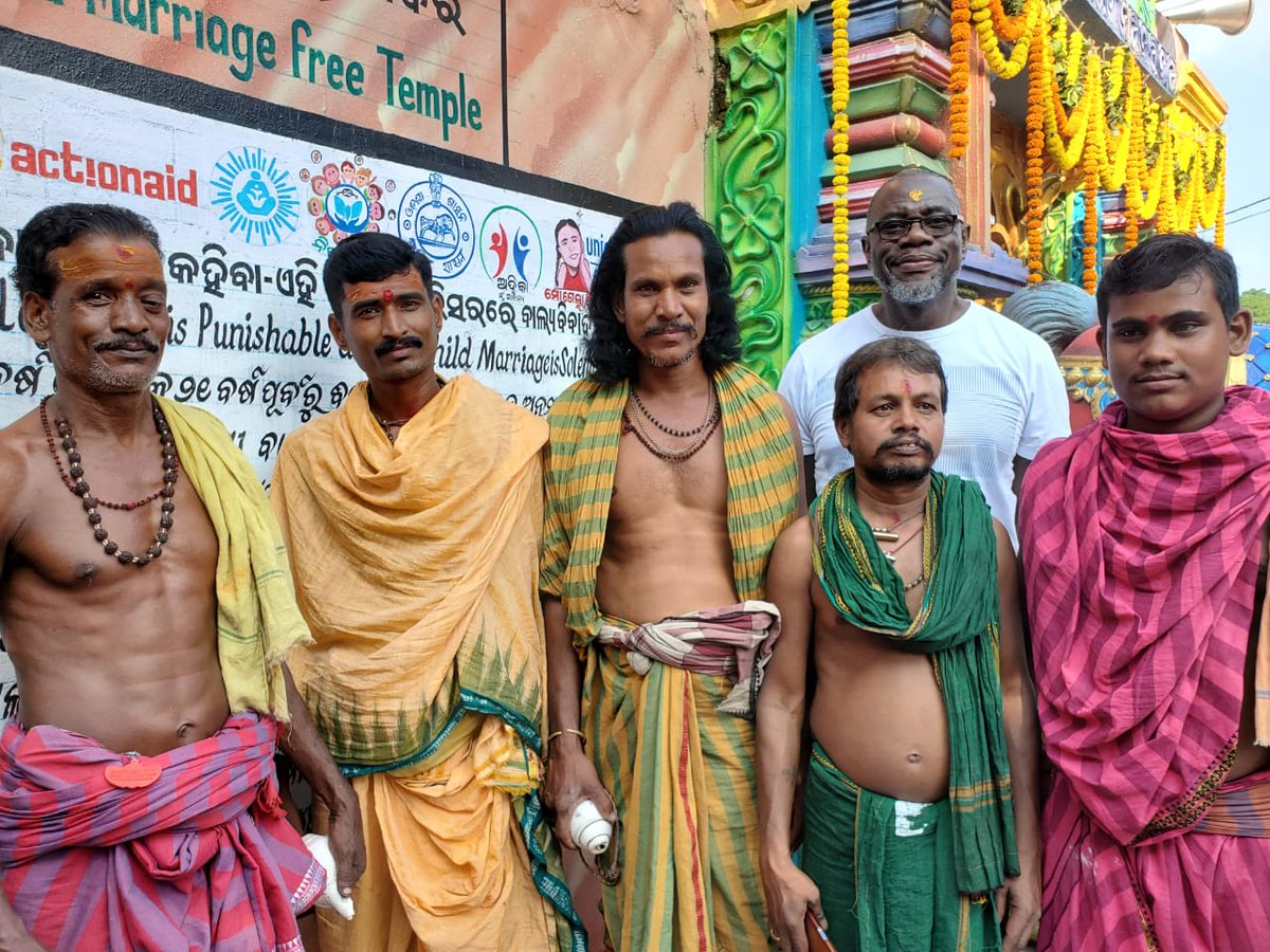 Thanks for a lifelong commitment to #EndChildMarriage!
<a href="/cornwilliams14/">cornelius williams</a> retiring Director Child Protection <a href="/UNICEF/">UNICEF</a>

Under your leadership➡️
Over 15 million girls empowered
Close to 217 million community members engaged
Over 58,000 schools &amp; service points strengthened