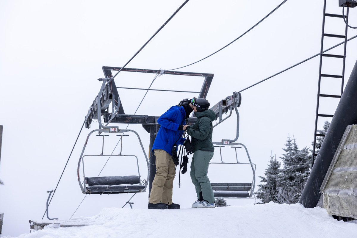Sugarbush_VT's tweet photo. Happy Valentine’s Day!❤️🥰 Come grab a $25 lift ticket &amp; hit the slopes with your sweetheart🏂⛷️ We are 100% OPEN with 111 trails, 484 skiable acres, 3 inches of fresh snow overnight, Slide Brook’s spinning &amp; sunny skies expected all afternoon!https://t.co/jZ6MSiol00 #MySugarbush https://t.co/KYBQp7Gc4f