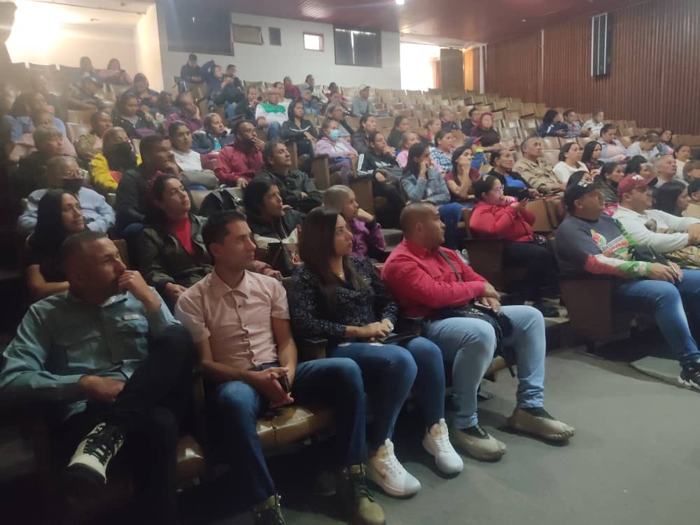 PsuvTrujillo20's tweet photo. *#14* 

En desarrollo reunión política en el municipio Boconó, con la presencia de miembros regionales, Delegados, Jpsuv, Voceras y Voceros de UBCH, Clap,  Estructuras Municipales y Parroquiales.

*#APCPsuvBoconó*

@NicolasMaduro
@Gerardo4fPsuv
@PedroCarreno_e
@PartidoPSUV https://t.co/VC4mgO3kFb