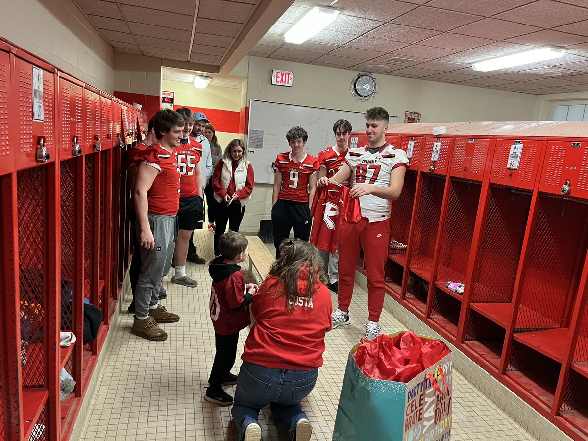 JaidenHuntingt2's tweet photo. 🔴⚪️🏈 “All I want for my 5th birthday is to meet the Randolph Cardinal Football Team”…… we got you Rivington!  Go CARDINALS 🔴⚪️ https://t.co/kgZggycMnO