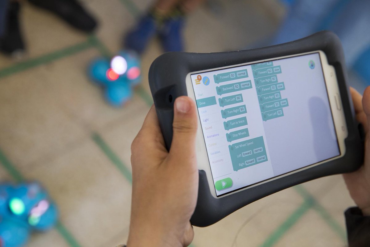 El Govern inverteix +29M€ en subministrar equipament de robòtica a les aules dels centres educatius.

El projecte s’emmarca en el Pla d’Educació Digital de Catalunya, centrat a reduir l’escletxa digital en l’alumnat i en formació al professorat.

📲educacio.gencat.cat/ca/actualitat/…