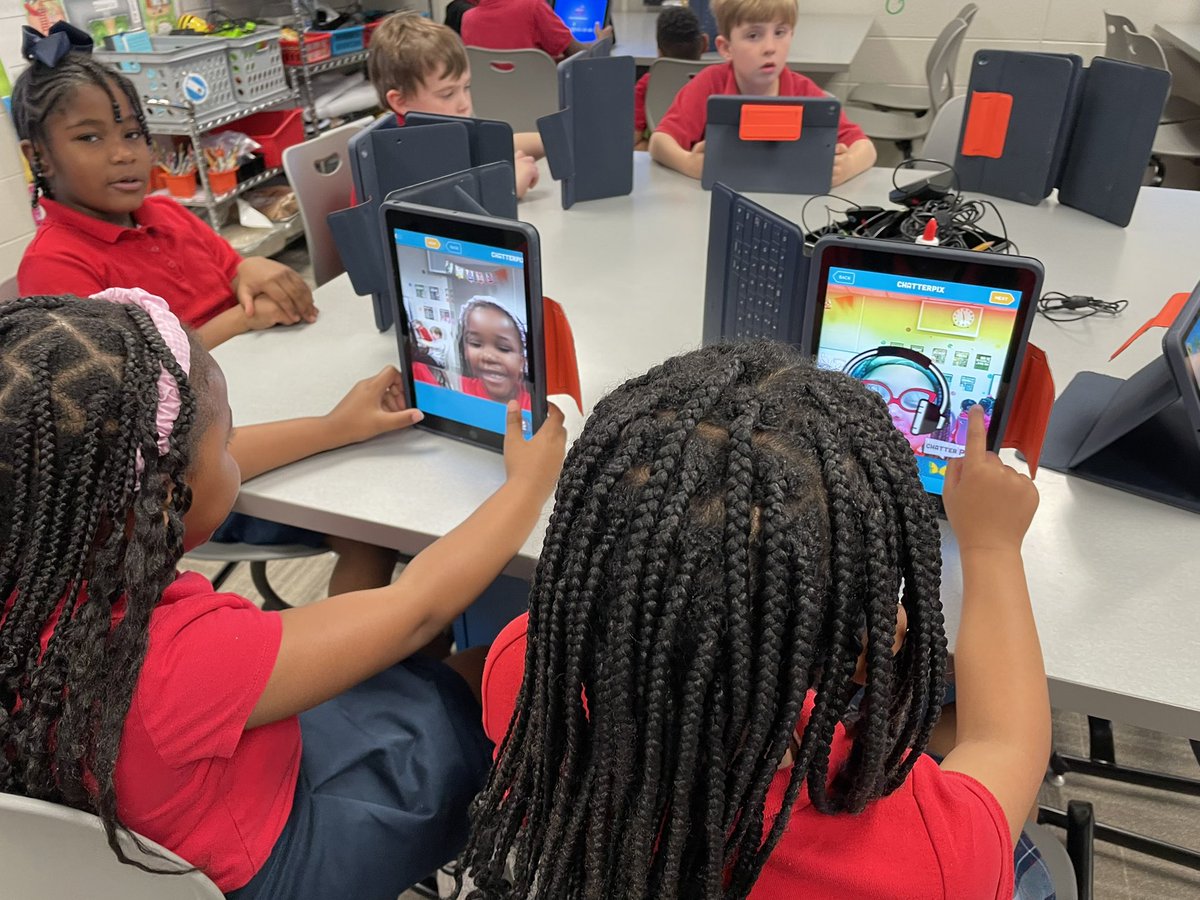 1st grade PBL in STREAM Lab <a href="/MaryBAustin/">Mary B. Austin Elementary</a> using to <a href="/ChatterPixIt/">ChatterPix</a> to share the different types of chores they are doing at home to earn $$ for their walking field trip to neighborhood businesses. <a href="/MobilePublicSch/">MobilePublicSchools</a> #mcpssmomentofscience