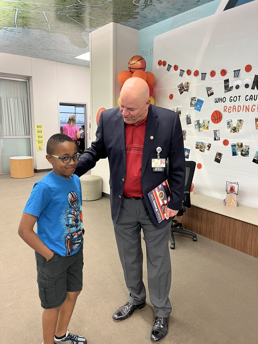 MrsNgo04's tweet photo. Thank you Dr. @SuptMarkHenry for coming out to read to our 3rd graders! They are pumped up, and ready to read some more to get to the #readtothefinal4! @WoodardCFISD AND our Fun Run board looks way better with you in front 🤪 https://t.co/LTpFsE4wiv