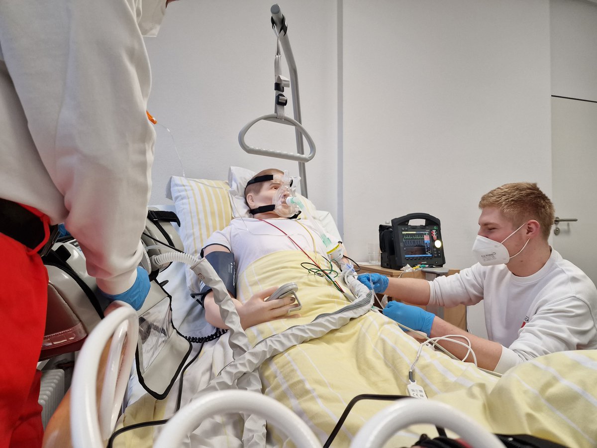 SIM_Station's tweet photo. #Recording and #debriefing of #simulation #training at @brkaktuell in Munich.  

The #SIMStation Enterprise in use there was updated to the latest software version. Best conditions for further expanding the simulation program of the curriculum. 😊 https://t.co/eCqRETNd3C