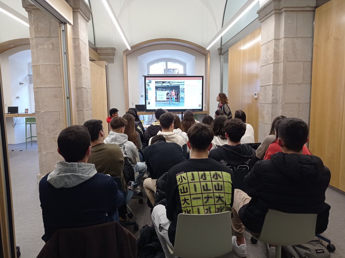 iesllavaneres's tweet photo. L'alumnat i professorat d'Economia i Geografia de 2n BAT A han visitat aquest dilluns les instal·lacions de l'Idescat i de BCN Activa.

Un bon complement per a les nostres classes! 👩🏽‍🏫👨🏼‍🏫

#institutllavaneres #2nBAT #Eonomia #Geografia https://t.co/bOdRfJ3z6P