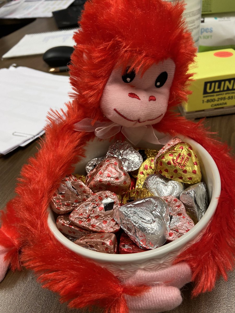 NaideanC's tweet photo. #officevalentines #HappyValentinesDay https://t.co/AF0pZ25w8d