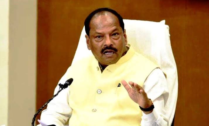 माफ करिएगा <a href="/HemantSorenJMM/">Hemant Soren</a>  सर पर पूर्व मुख्यमंत्री <a href="/dasraghubar/">Raghubar Das</a> जी की तरह कड़े और राज्यहित में फैसले लेने की हिम्मत आप में  नही है🙏थोड़ी बहुत कमी हर इंसान के अंदर होती है ये मानव स्वभाव है पर आपके 3.5 वर्षो के कार्यकाल को अगर देखा जाए तो आप सिर्फ जुमलेबाजी में व्यस्त रहे।