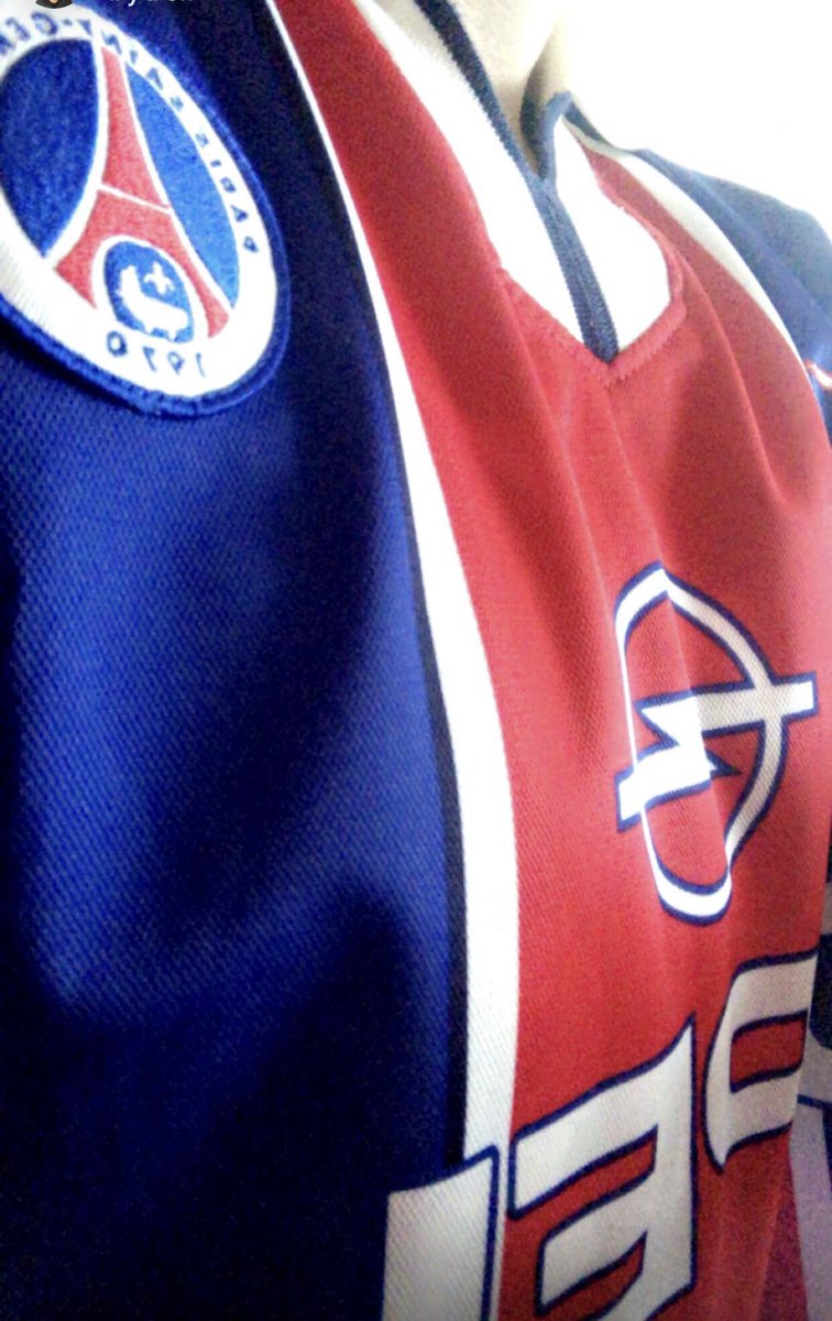 Okocha1075's tweet photo. Parisien un 👊 c’est tout ! #PSGBAY #SuprasAuteuil #LuteceFalco #BoulogneBoys #TigrisMystic #Authentiks @ChampionsLeague @canalplus #PSG #ParisSaintGermain https://t.co/QFkAKAc691