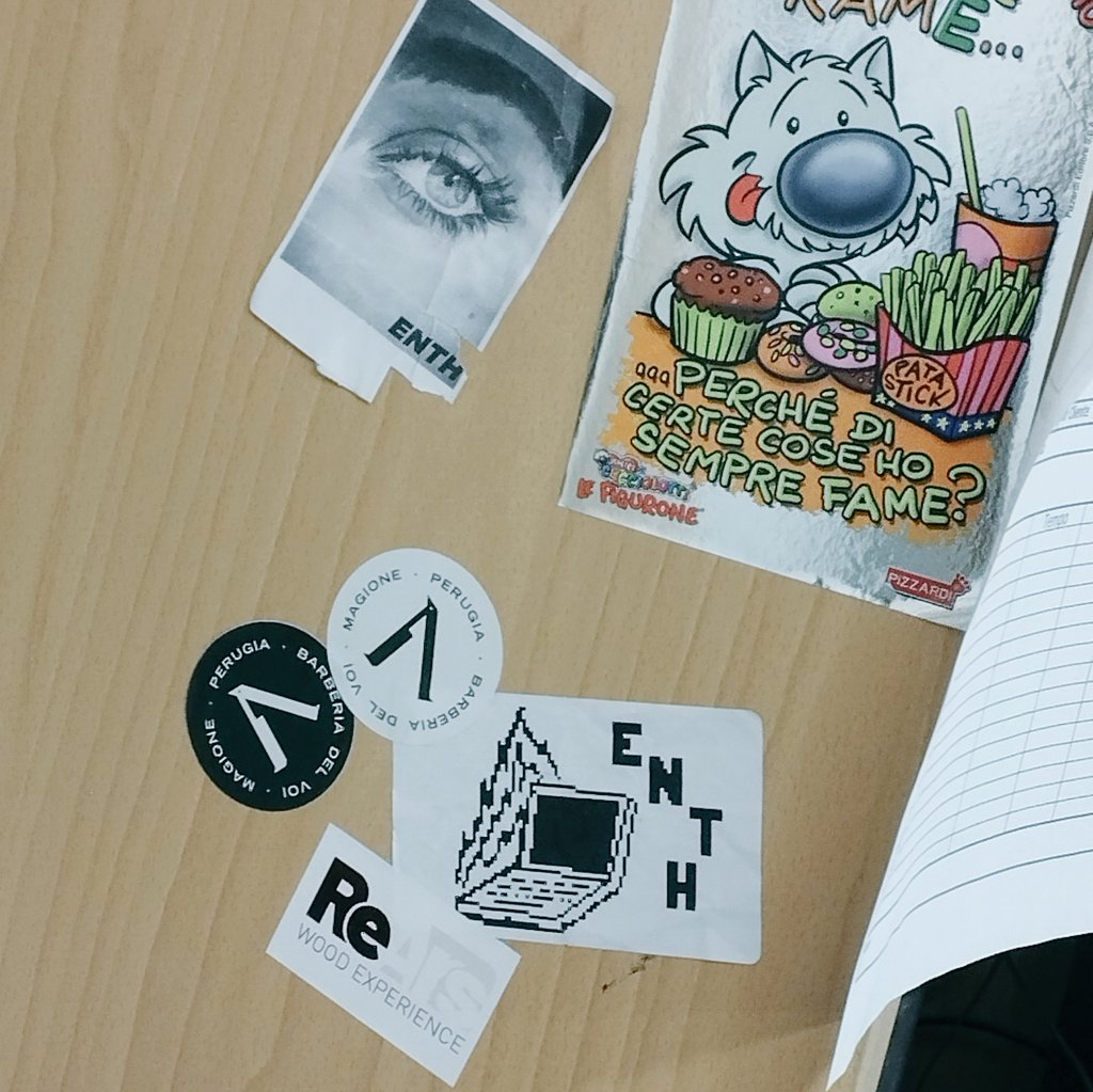 enthcreations's tweet image. Sticker bombing in Magione, were we have our plexy cut. ❤️🌈🏴‍☠️🌴
#propellers