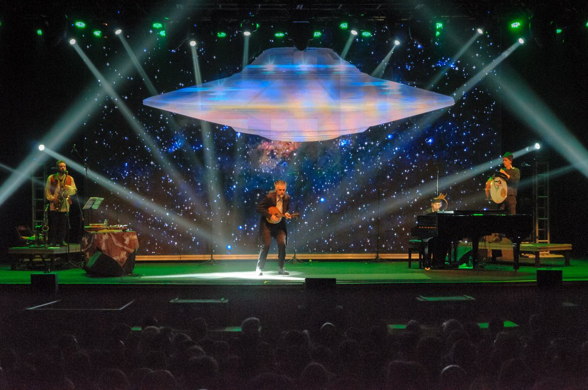 MFranarin's tweet photo. Os óvnis estão em todos os céus.... Esse vai aparecer no céu da Sbornia, no Teatro da Feevale, dia 19 de março, as 19h. https://t.co/JIRaRPCEDT
