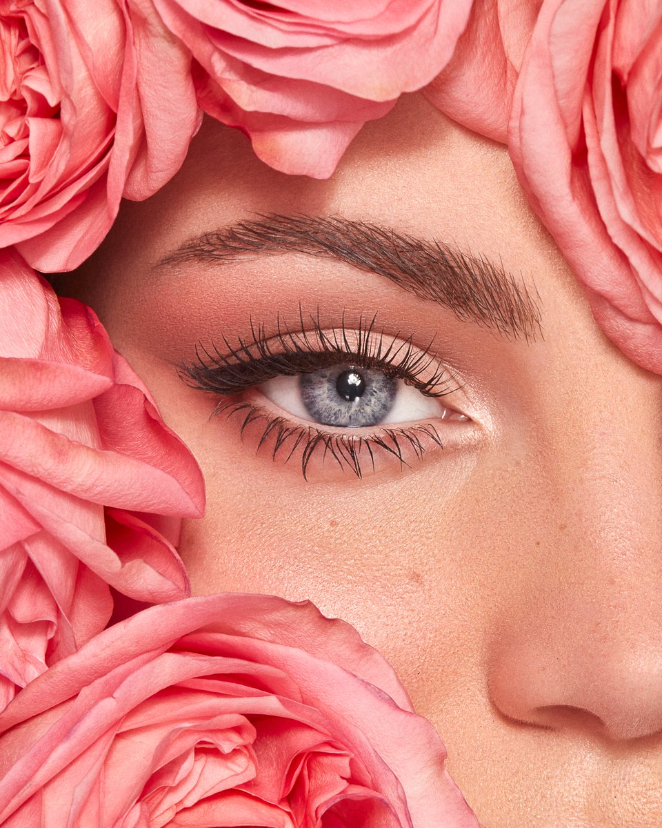 Lots of love to all the lovers out there 🌹🌹🌹 A Valentine beauty captured by <a href="/Broony/">Sarah Brown</a> using the Profoto D2